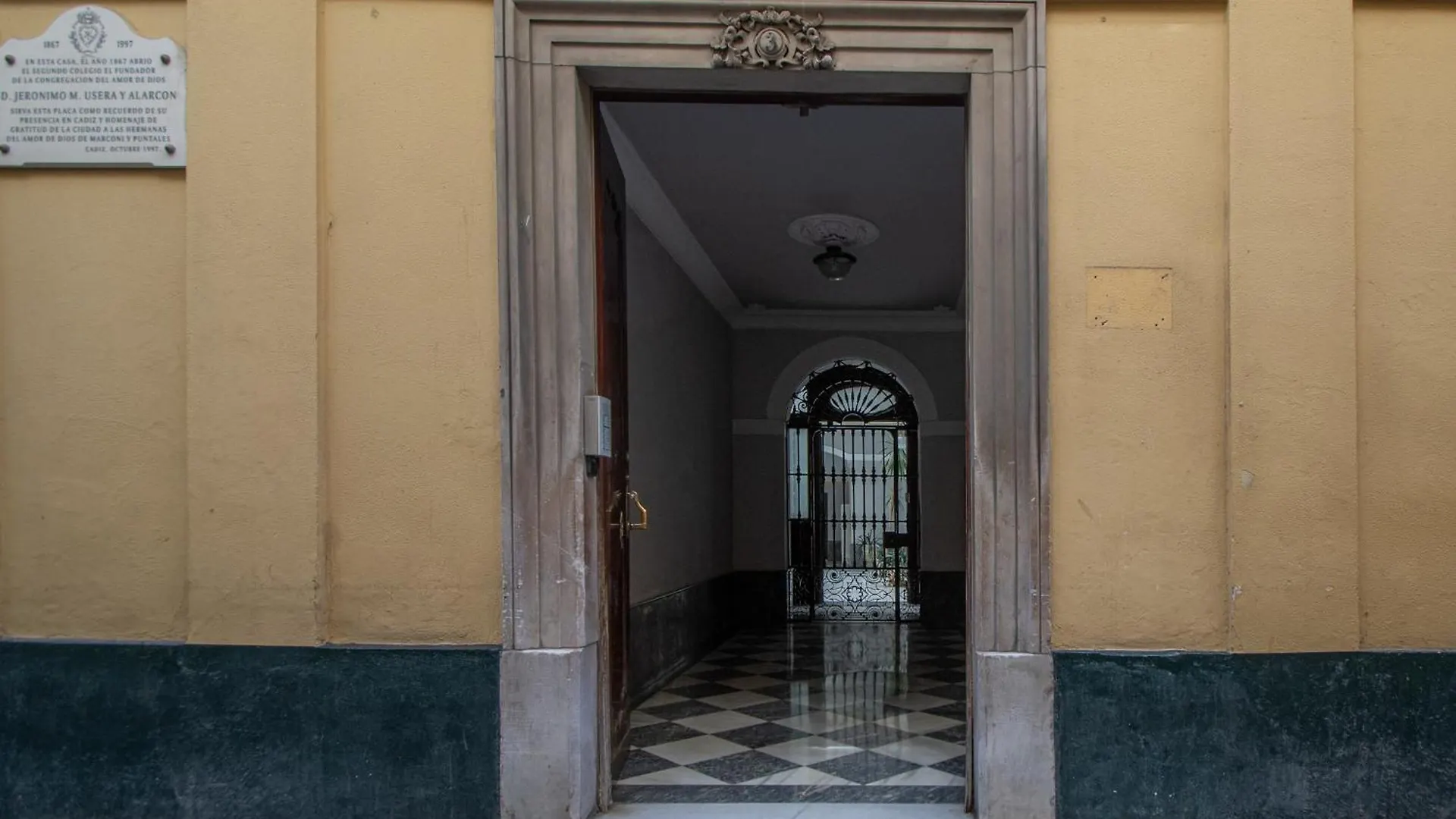 Montera Suite Cadiz Apartment